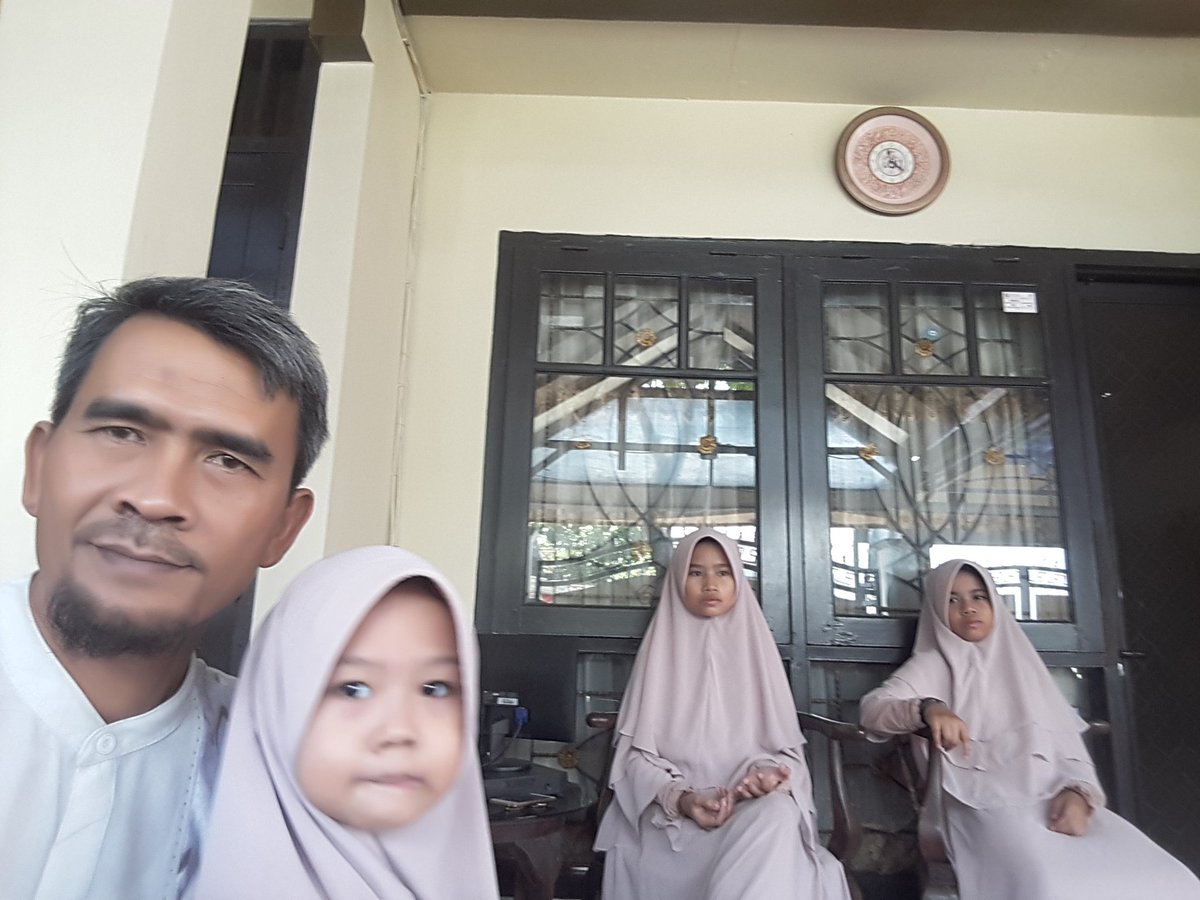 khamsun69's tweet photo. #idulfitri1438hsuasana lbrn kedua. https://t.co/Ktg5rMrvAo