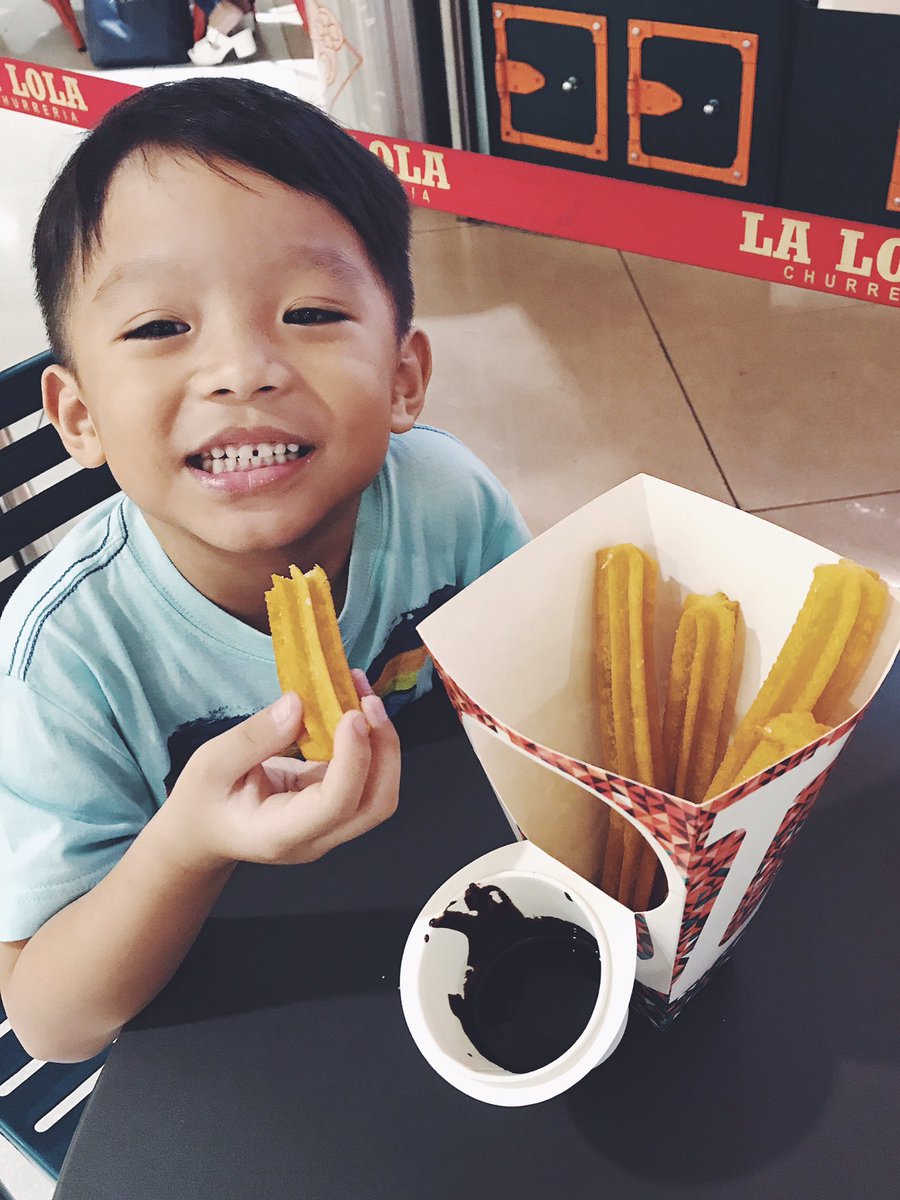 chokmanalo's tweet photo. #Churros for dessert 😋😋😋 @joesilva14 #LaLolaPH @churrerialalola https://t.co/A5R9pc9Phl