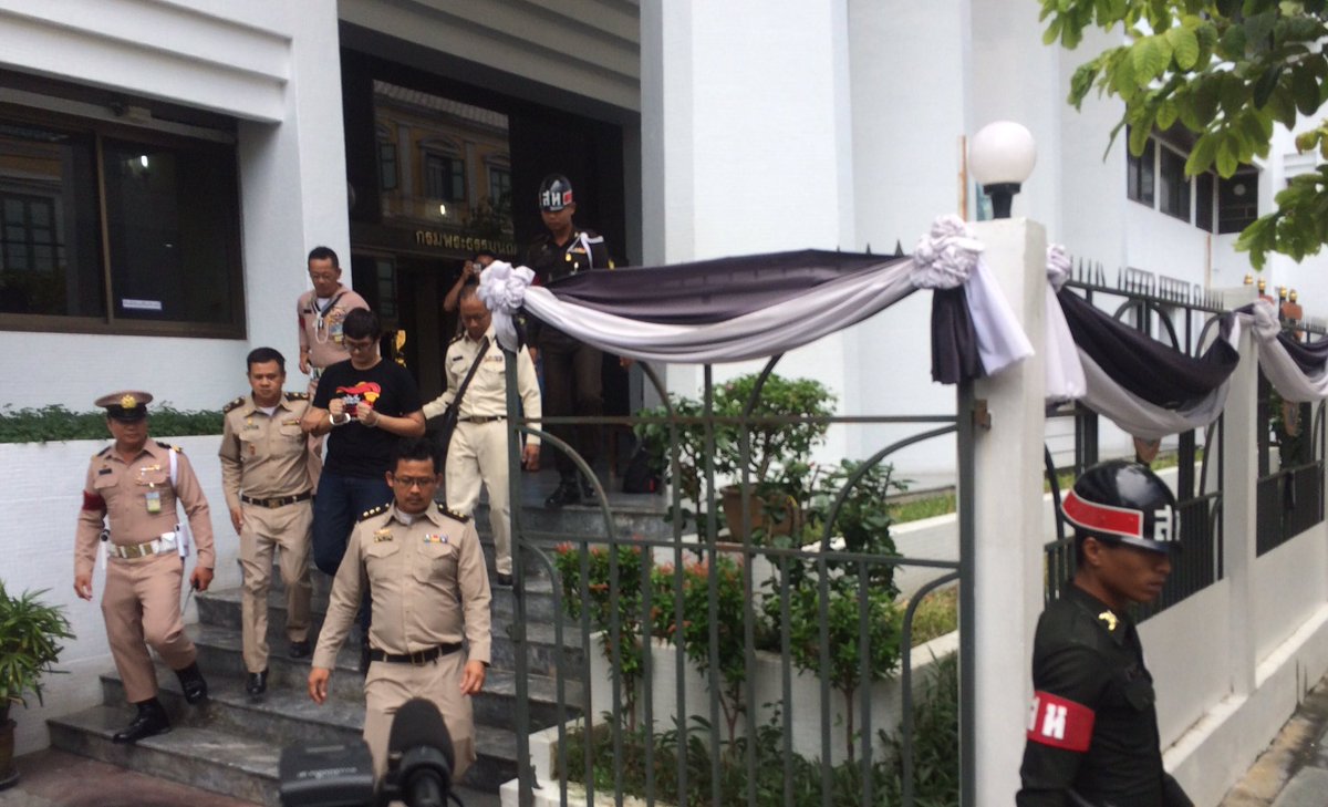 anuthee's tweet image. ศาลอนุญาตฝากขัง 'รังสิมันต์ โรม' จนท.กรมราชทัณฑ์คุมตัวไปเรือนจำพิเศษกรุงเทพฯทันที ด้านทนายยื่นประกันฯในสองคดีรวม 60,000 บาท รอลุ้นผลจากศาล