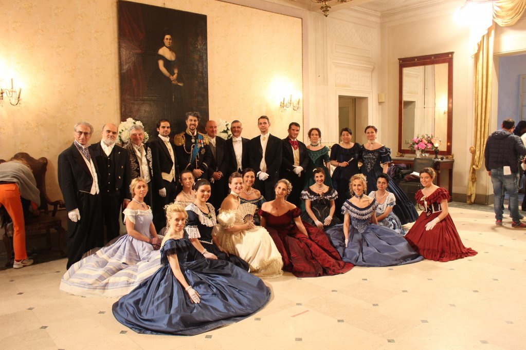 La Società Di Danza Bolognese sul set di #NobiliBugie bit.ly/2s1rk2U