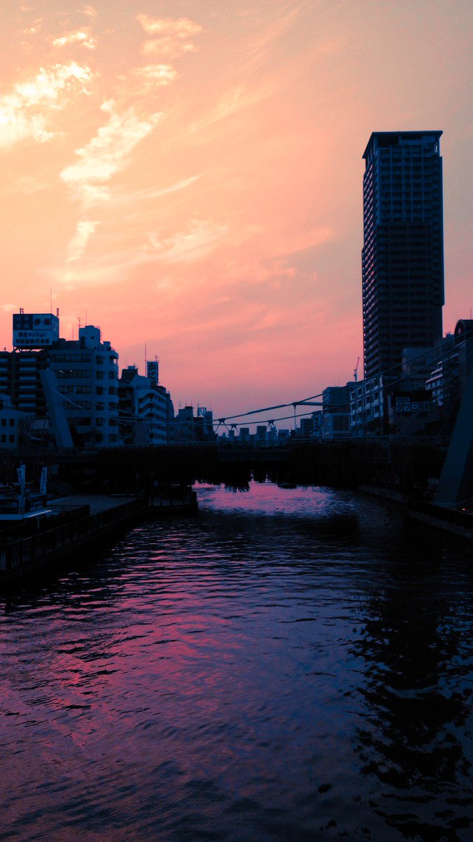 夜風当夜 Iphone4s Snapseed Gimp Photography Effect Landscape Building River Japan Osaka Namba Doutonbori 道頓堀 湊町 Iphone壁紙 赤黒き景色 T Co 1lb9r5wxru