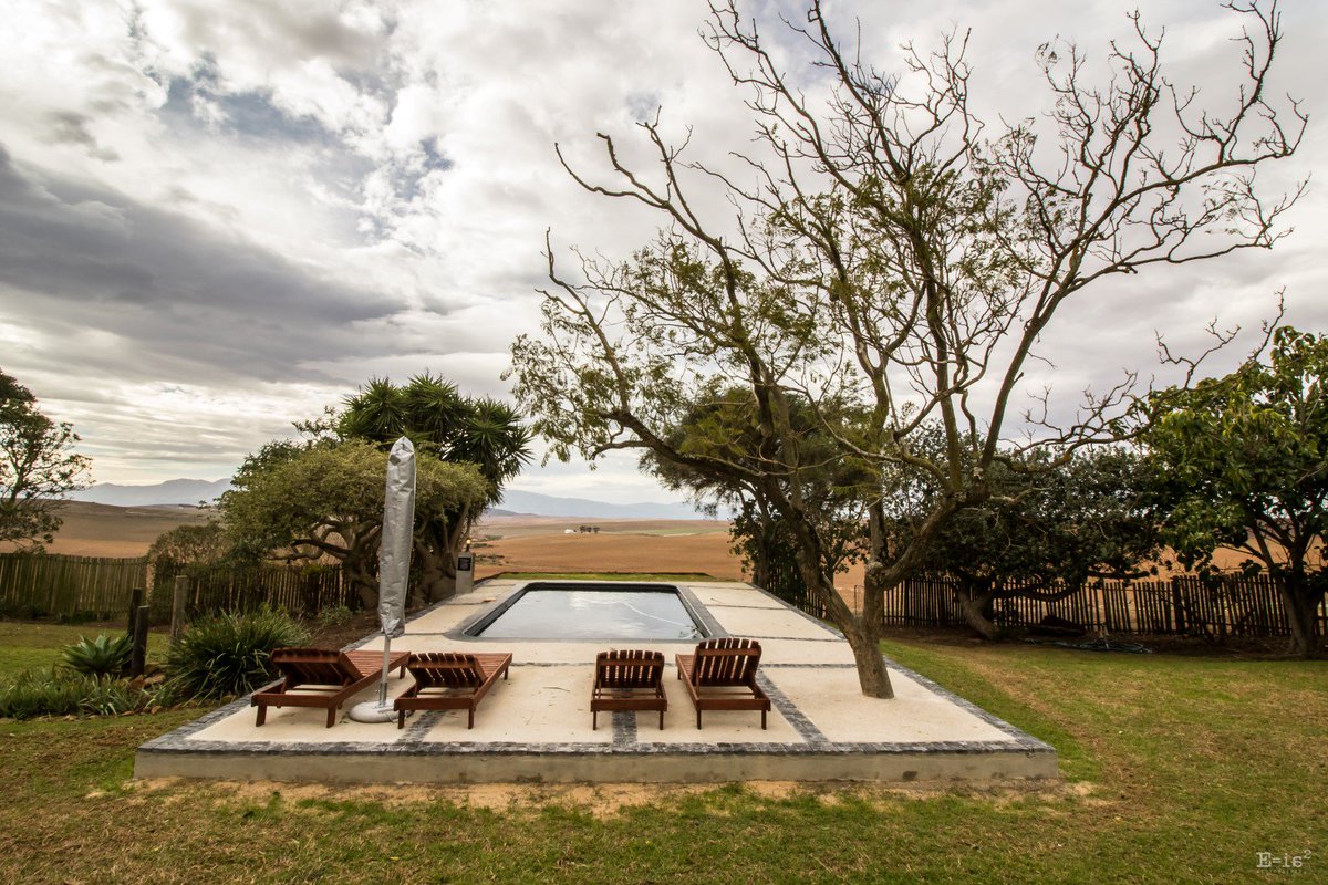Too cold to swim but how do you lie this view? #uitkykguestfarm #view #farmhouseholidays #farmstays