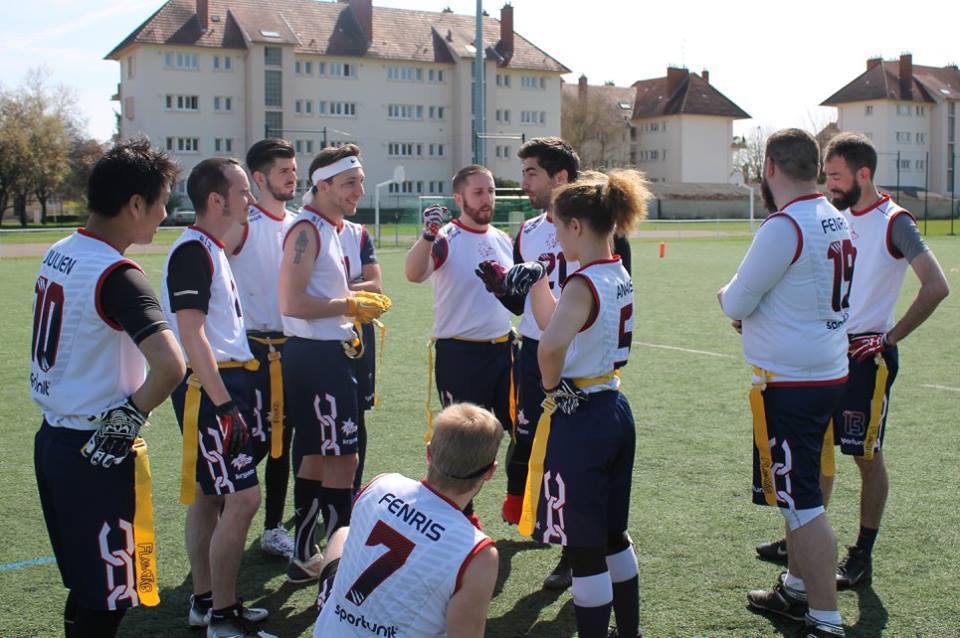 Notre équipe mixte de flag finit 7ème sur 10ème aux finales de D2 Nord ! Félicitations à elle car le niveau était très élevé !