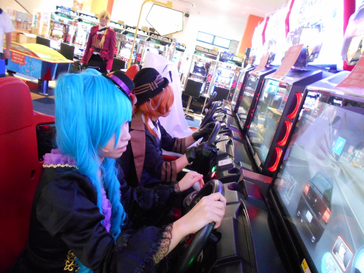キラキラasobox 旧ゲーム モアイ 宇都宮店 A Twitteren コスプレイベント速報 皆で仲良く湾岸ミッドナイト５dxをプレイ中です メジェド様にも混ざって頂きました ミクさんと中原さんの真剣な表情 素敵です ゲーム モアイ宇都宮 ゲームモアイイベント