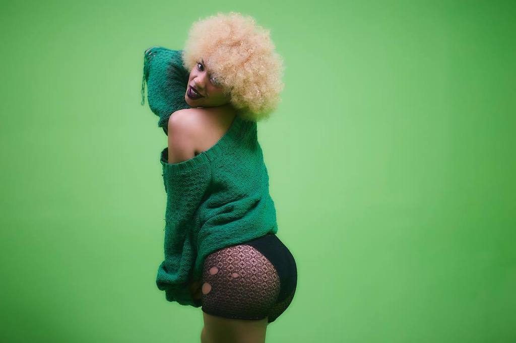 KungFuBreakfast's tweet image. 🍑🍑🍑 Peachy new set with @lexluofficial at kungfubreakfast.com #lexlu #kungfubreakfast #booty🍑 #bootyfordays #b… ift.tt/2scTMyR