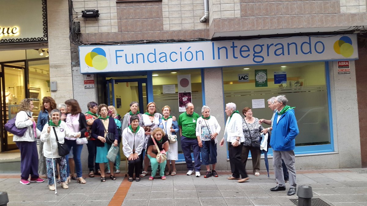 FunIntegrando's tweet photo. Un año más, las personas mayores de Sestao inaugurando las fiestas https://t.co/6067l955Bw