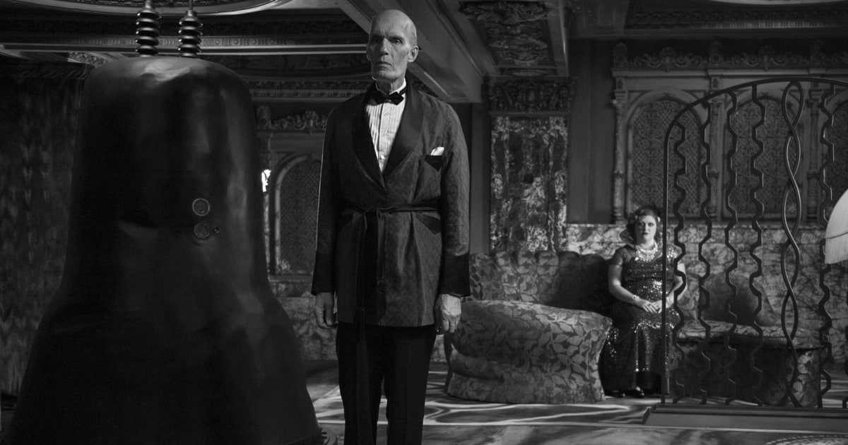 RollingStone's tweet image. Last night's #TwinPeaks gave us the weirdest and most ambitious hour of TV ever. Our recap rol.st/2sSUbZe