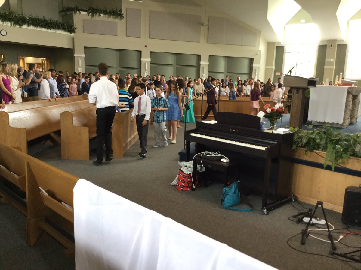 StStephenOCSB's tweet photo. The Grade 6 students entered the church and took their seats on their special day. https://t.co/LPyfUedfgb