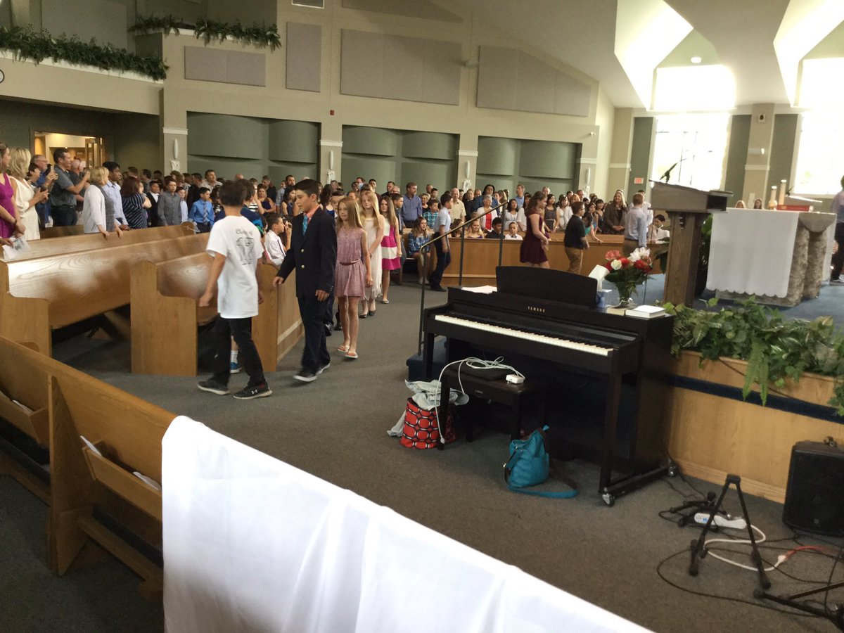 StStephenOCSB's tweet photo. The Grade 6 students entered the church and took their seats on their special day. https://t.co/LPyfUedfgb