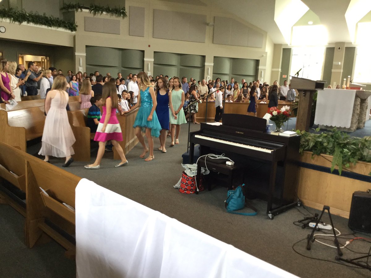 StStephenOCSB's tweet photo. The Grade 6 students entered the church and took their seats on their special day. https://t.co/LPyfUedfgb