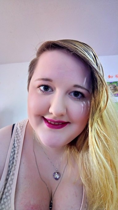 Back at work. Come and visit me in my live cam https://t.co/vOk2tNNUlD https://t.co/gbfPp4gBye