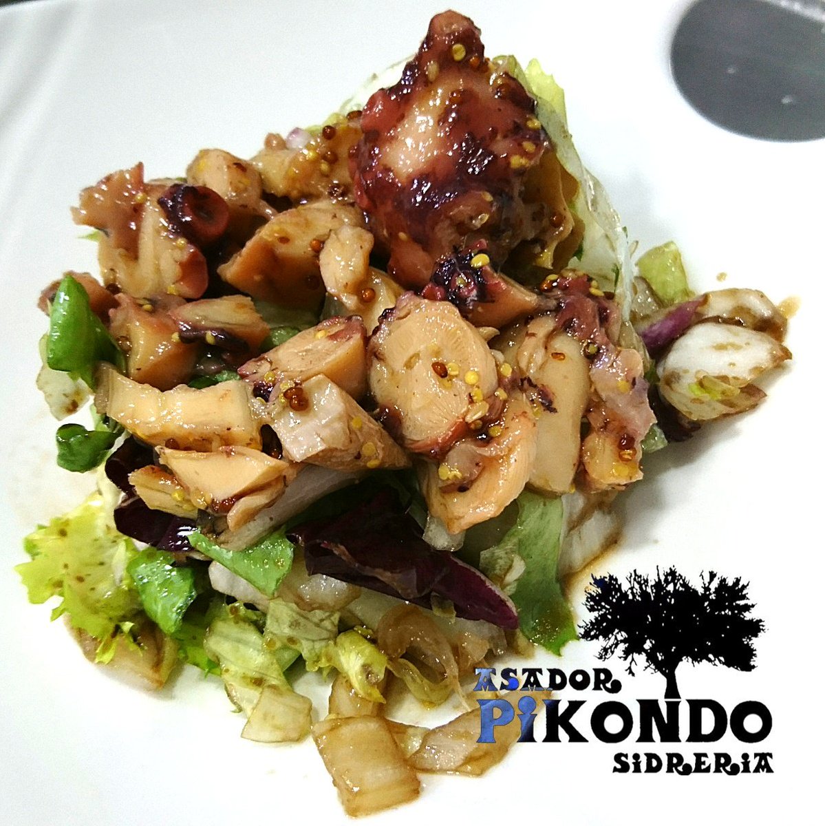 sidreriapikondo's tweet photo. Impresionante ensalada de #pulpo con vinagreta de miel y mostaza. #menudecalidad en #sidreriapikondo #Aluche #Madrid
C/ Ocaña 112 https://t.co/ViN4Fh4zTs