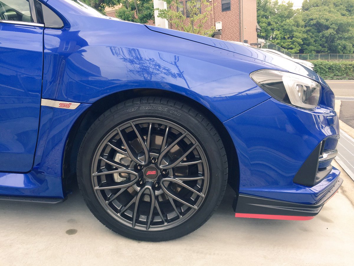 JButtonMCZ's tweet photo. バンパー純正だけどフェンダー交換 

signal autoさん、ありがとうございます。
#レヴォーグ
#shining speed
#signal auto https://t.co/adWKW7z01J