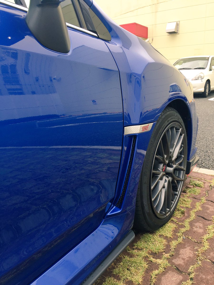JButtonMCZ's tweet photo. バンパー純正だけどフェンダー交換 

signal autoさん、ありがとうございます。
#レヴォーグ
#shining speed
#signal auto https://t.co/adWKW7z01J