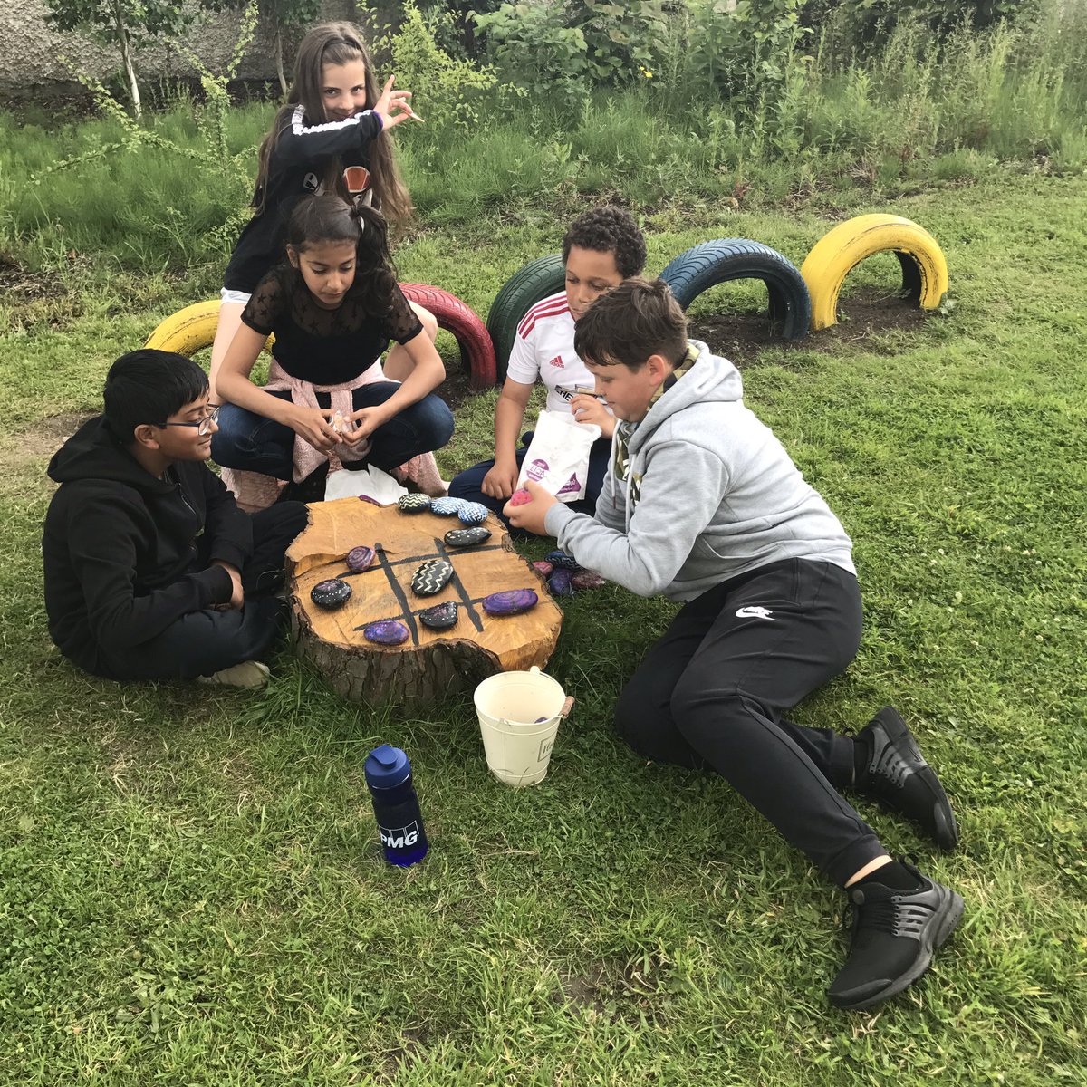 eskerpaula's tweet photo. I'm gonna miss this fantastic bunch! #endofyear #schoolgarden #5thgreen https://t.co/BK4ob3n3xN
