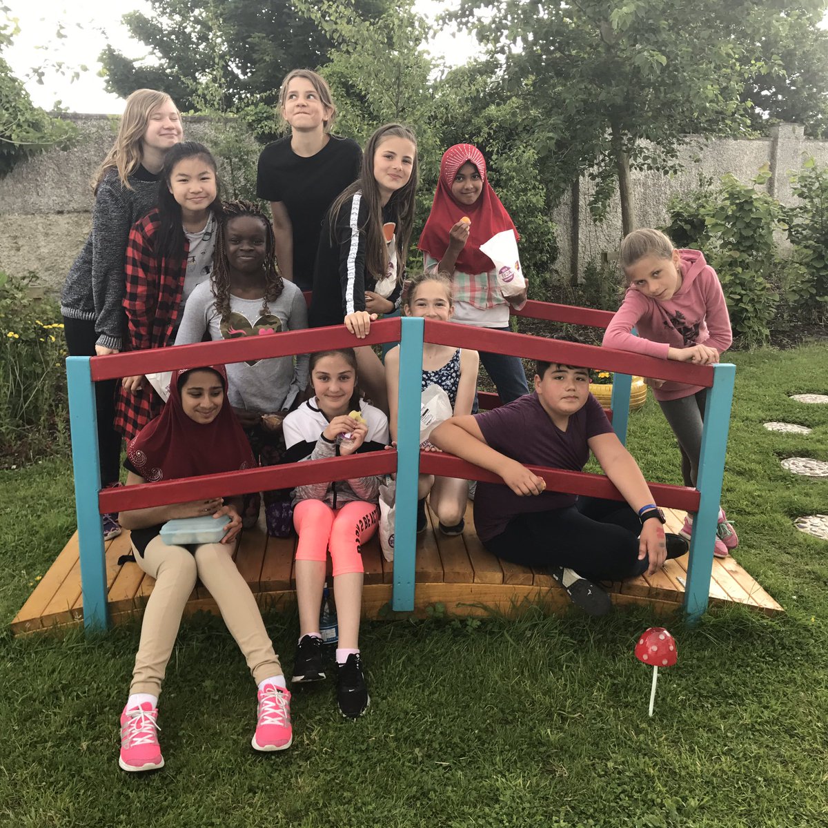 eskerpaula's tweet photo. I'm gonna miss this fantastic bunch! #endofyear #schoolgarden #5thgreen https://t.co/BK4ob3n3xN