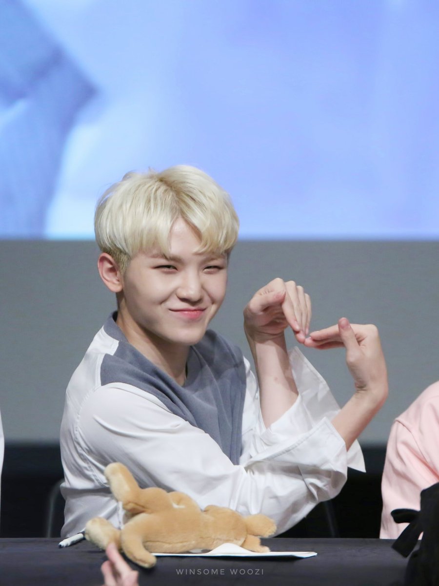 Winsome_woozi's tweet photo. 하트장인 이우지님💕💓💖💟💘❤
#seventeen #woozi #세븐틴 #우지 #지훈 https://t.co/7pbfJibYKY
