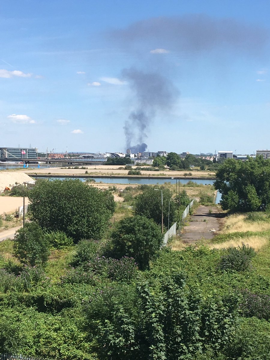 RealOliTaylor's tweet photo. Big fire in #EastLondon #Fire London https://t.co/Yt7EOOSlL0