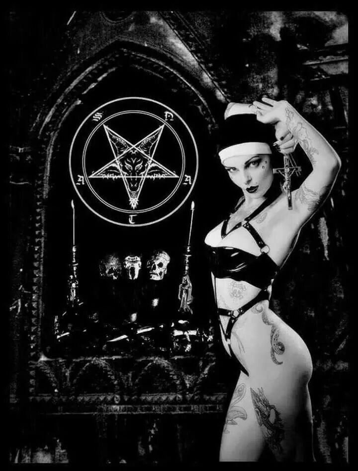 FallofZionMetal's tweet photo. #nunsplotation
#naughtynun
#cosplay
#metal https://t.co/oxExP18xWf