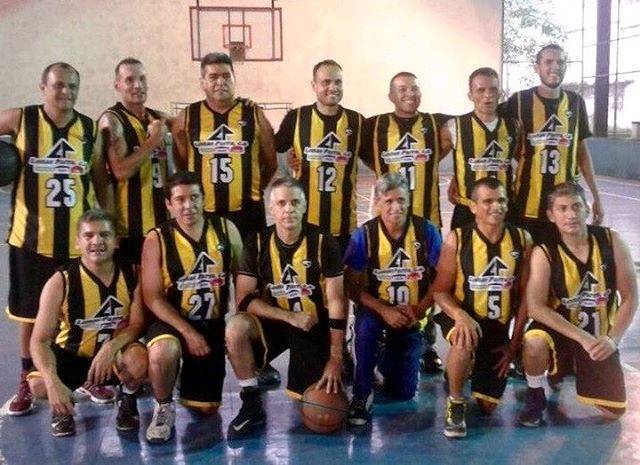 CCPETACHIRA's tweet photo. FELICITACIONES al equipo de Basket máster de #CCPET por quedar CAMPEONES en el torneo del Colegio de Abogados. 📷: @asodecoput https://t.co/lgI8hFgo2M