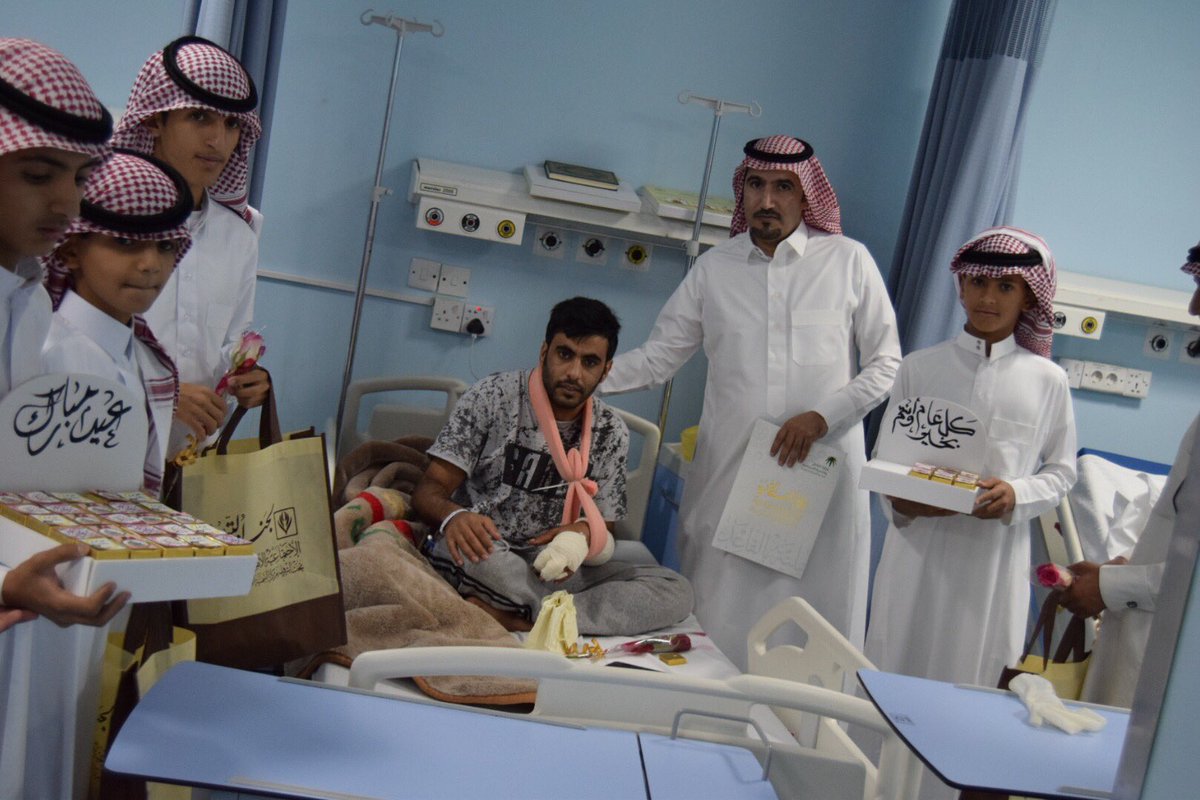 tanmia_alqaad's tweet photo. الفريق التطوعي ب #تنمية_القاعد بالورد  يعايد مرضى #مستشفى_الملك_خالد ب #حائل 
#القاعد 
#حايل 

https://t.co/dps4hZkE8g https://t.co/ZGE5sH1kcH