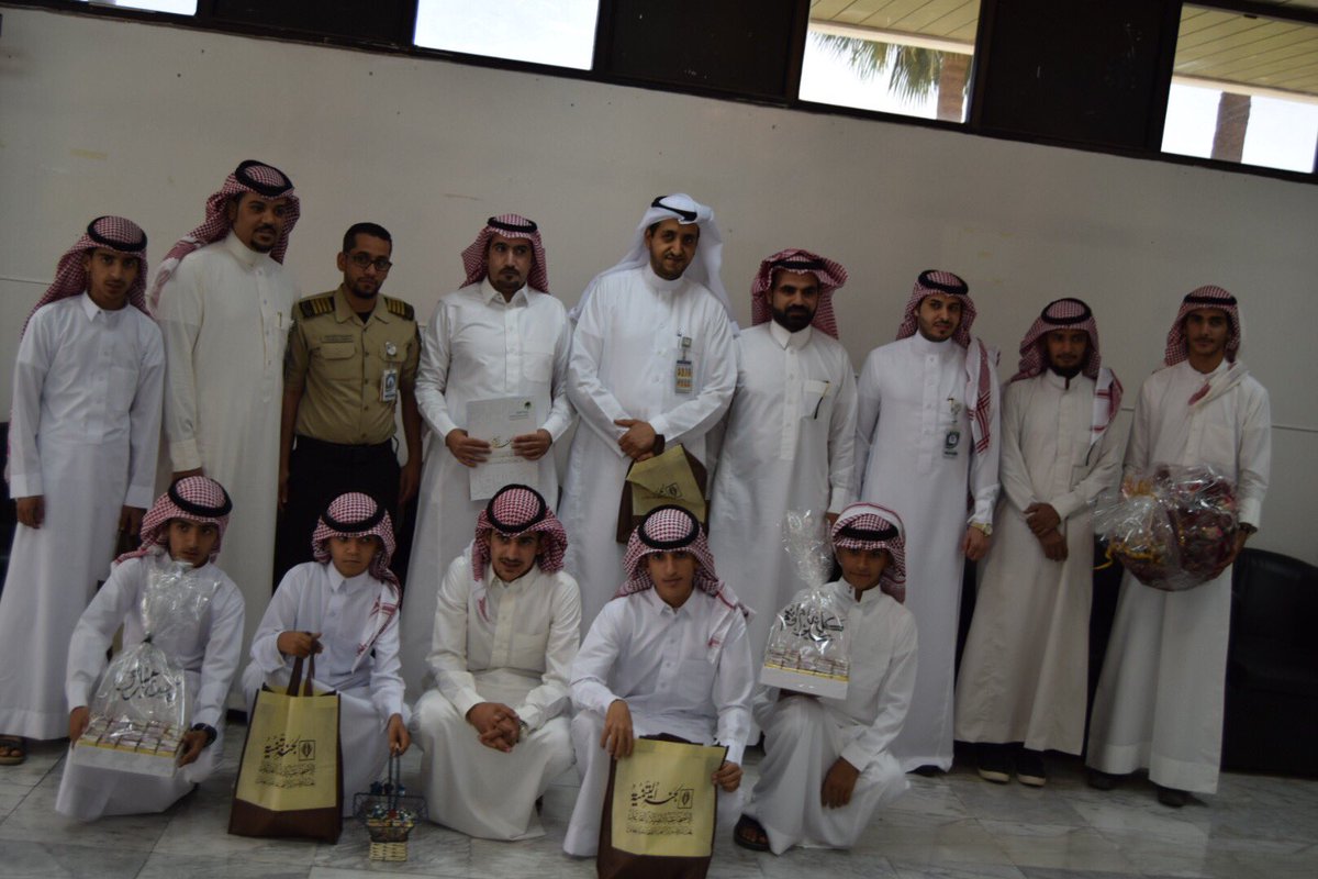 tanmia_alqaad's tweet photo. الفريق التطوعي ب #تنمية_القاعد بالورد  يعايد مرضى #مستشفى_الملك_خالد ب #حائل 
#القاعد 
#حايل 

https://t.co/dps4hZkE8g https://t.co/ZGE5sH1kcH