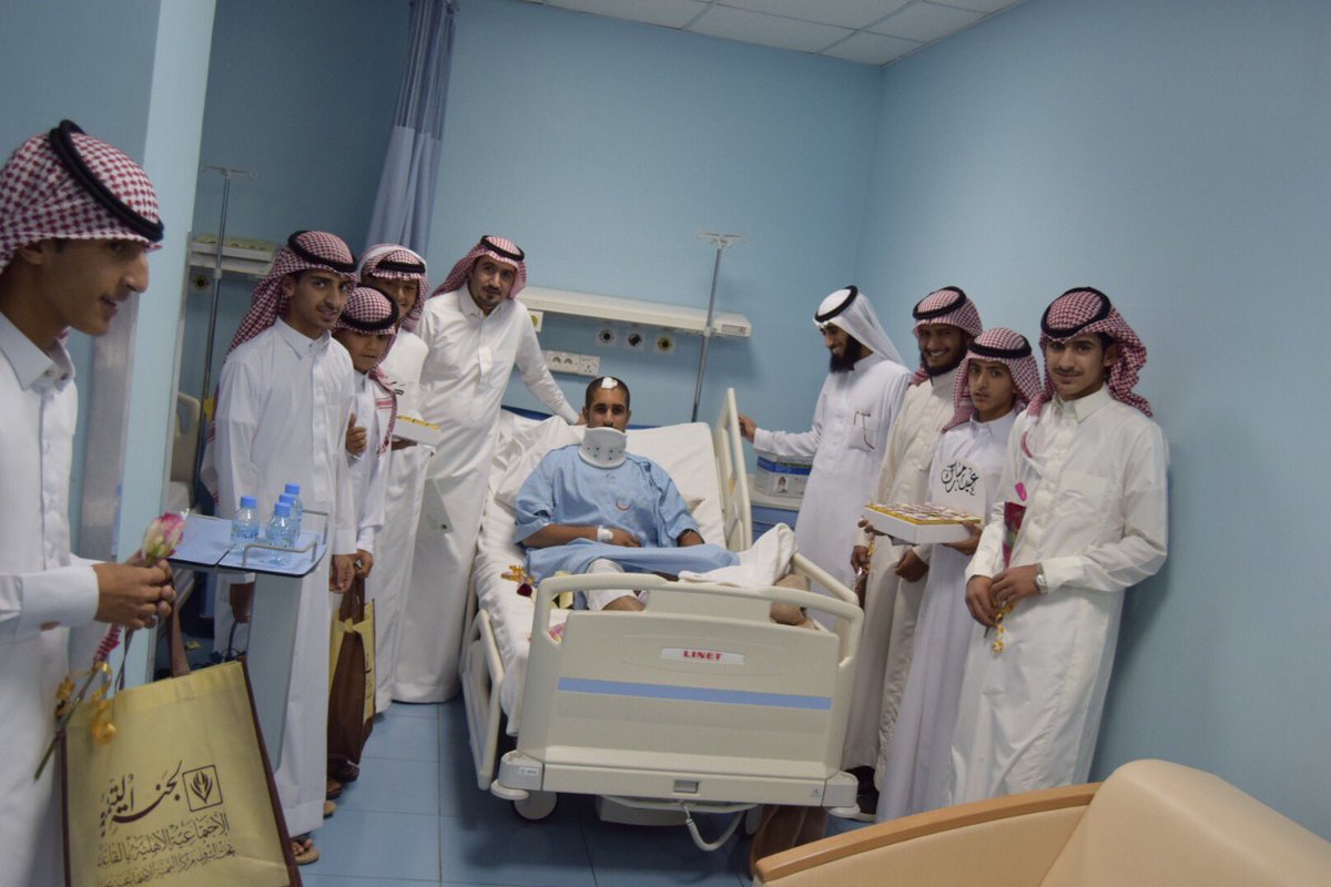 tanmia_alqaad's tweet photo. الفريق التطوعي ب #تنمية_القاعد بالورد  يعايد مرضى #مستشفى_الملك_خالد ب #حائل 
#القاعد 
#حايل 

https://t.co/dps4hZkE8g https://t.co/ZGE5sH1kcH