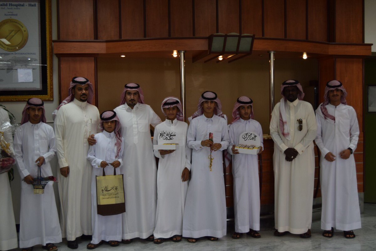 tanmia_alqaad's tweet photo. الفريق التطوعي ب #تنمية_القاعد بالورد  يعايد مرضى #مستشفى_الملك_خالد ب #حائل 
#القاعد 
#حايل 

https://t.co/dps4hZkE8g https://t.co/ZGE5sH1kcH