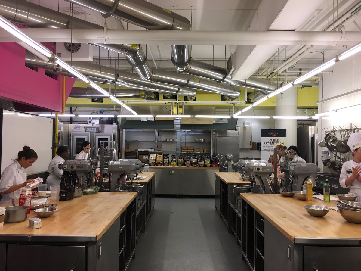 Beginning of the Workshop <a href="/georgebrownc/">George Brown College</a> in #toronto with chef Sarah ! #valrhona