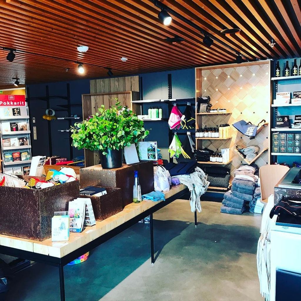 werkretail's tweet photo. Work in progress @allasseapool 💥
#beforeandafter
#visualmerchandising #retaildesign #retail #visualisti https://t.co/N6XTeaXoRc https://t.co/LDBoK32WKK