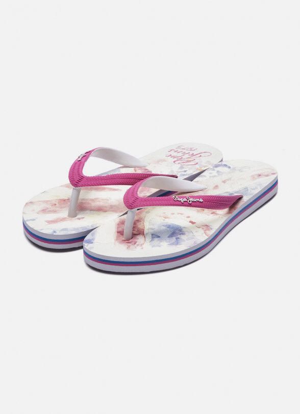 Moda muy veraniega
#pepejeans #chanclas 
#verano #summertime