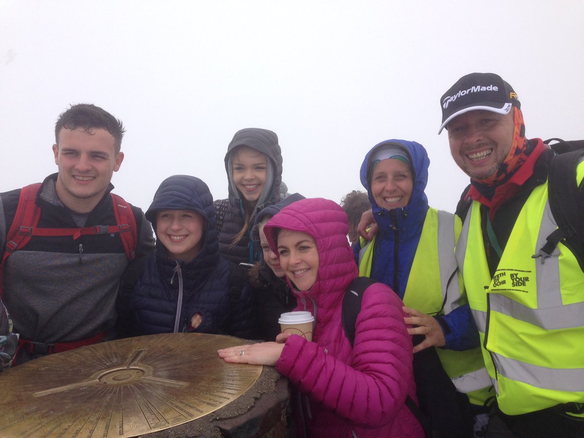 GofalaThrwsio's tweet photo. Wynn assisted with the #snowdonrocks day on Saturday #goodjob @awyrlascharity @thealarm https://t.co/mnnJ1FNwEn
