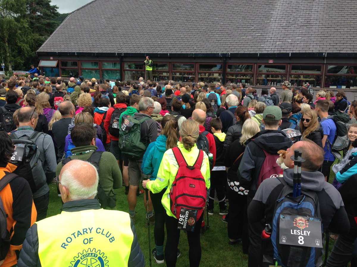 GofalaThrwsio's tweet photo. Wynn assisted with the #snowdonrocks day on Saturday #goodjob @awyrlascharity @thealarm https://t.co/mnnJ1FNwEn