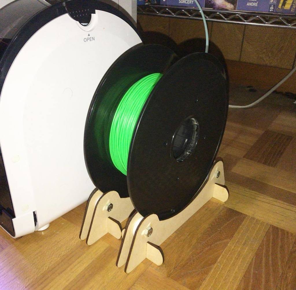 kudoh's tweet image. #レーザーカッター で #spoolholder を作成。 #upmini2 に元からついてるボックス型のホルダーは500g専用で、一般に出回ってる1kgサイズのフィラメントはなにかしらの工夫をしないと使えない。
#３Ｄプリンタ… ift.tt/2sHovHS