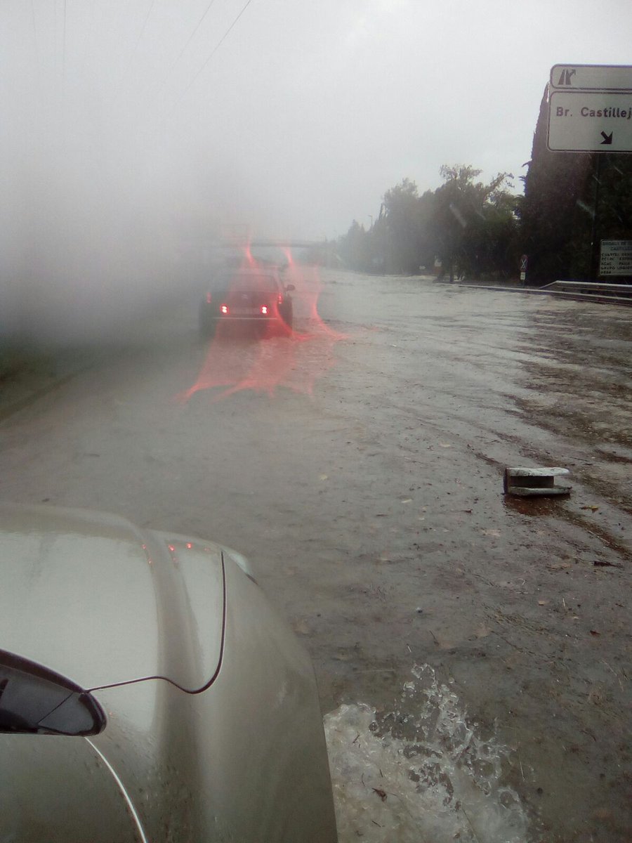 MiquelEV1's tweet photo. Ctra de Huesca a 5km de #Zaragoza 
#Tormenta https://t.co/JmeRjHFUdm