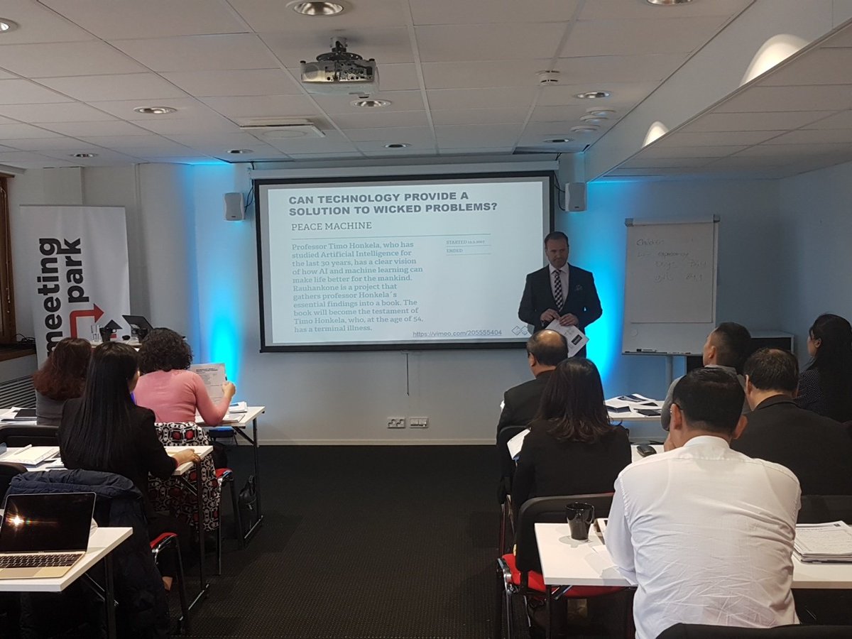 harri_laihonen's tweet photo. Dean @ALonnq closing his presentation on #Management and #LeadershipSkills #changeprocesses @jkk_uta #educationexport #Finland #Vietnam https://t.co/aHcsg68yAi