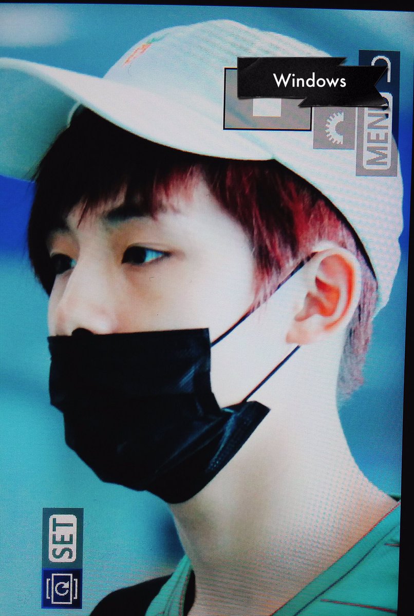 win_dows1028's tweet photo. 170626 인천 도착 #WINWIN https://t.co/BrscpHM4St
