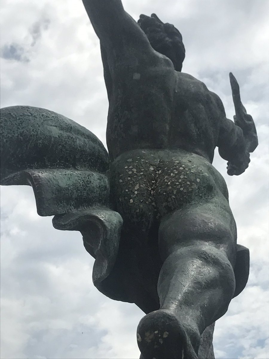 phil_bembridge's tweet image. This statue had a bad curry last night #citadell #Budapest