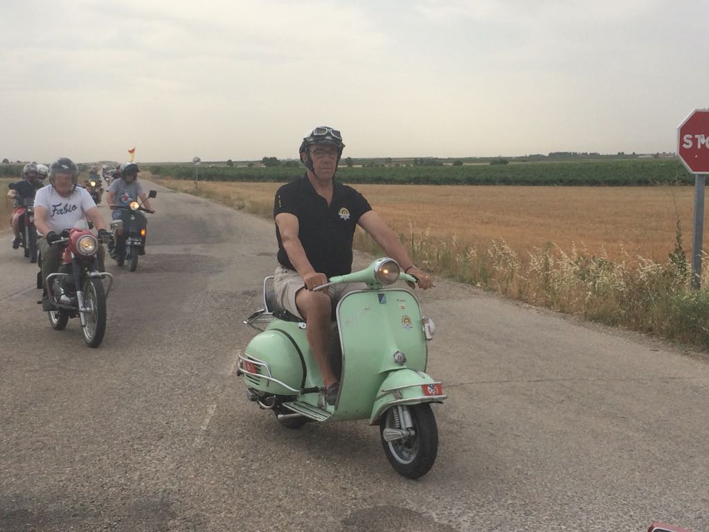 Vespambretta's tweet photo. Todo preparado para subir el Tourmalet! https://t.co/v0np3UrIY7 #Vespa #Lambretta #Vespambretta https://t.co/jzqMKzKB4L https://t.co/0RH4FKyYJ1