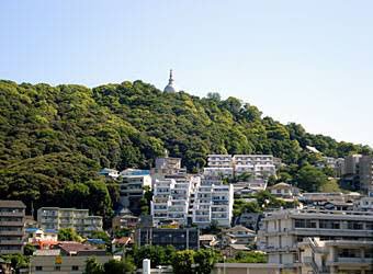 Kユーリンさん 広島駅の北口から見える 頂上に仏舎利塔がある双葉山という山には漫画みたいな激坂がある 斜度を図ると最大で25 の箇所も ヒルクライム練習にはもってこい T Co Veqepgh1ri Twitter
