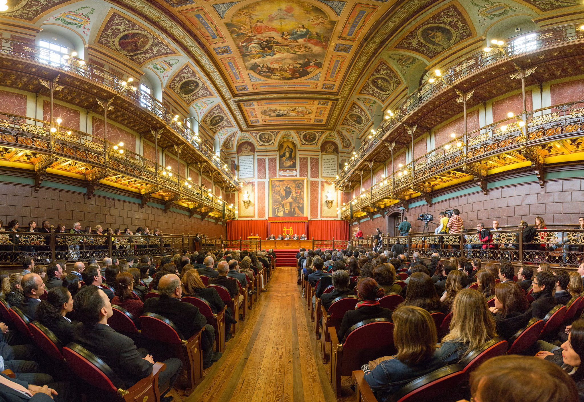 Universidad Deusto - Deustuko Unibertsitatea on X: "¿Conoces nuestro salón de grados o paraninfo? Ambos espacios del campus de #Bilbao parecen salidos de #HarryPotter20 #deusto360 https://t.co/Bq3CxMdDQm" / X