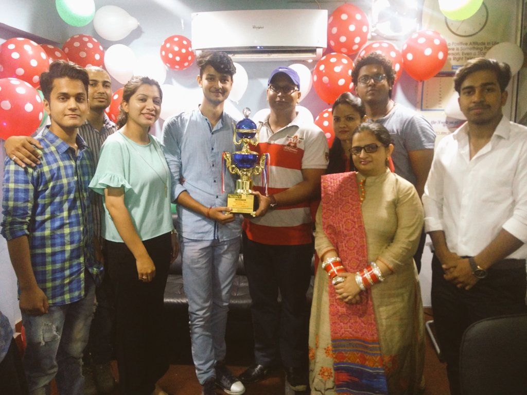 RealCyberGuru's tweet photo. @Adarshpant - Winner of #HackTrix2k17 #HackathonUK
Many Congratulations to your from Team @CyberRadix. Good Luck..
https://t.co/ehKdYTAoVN https://t.co/QnWwm2u1qu