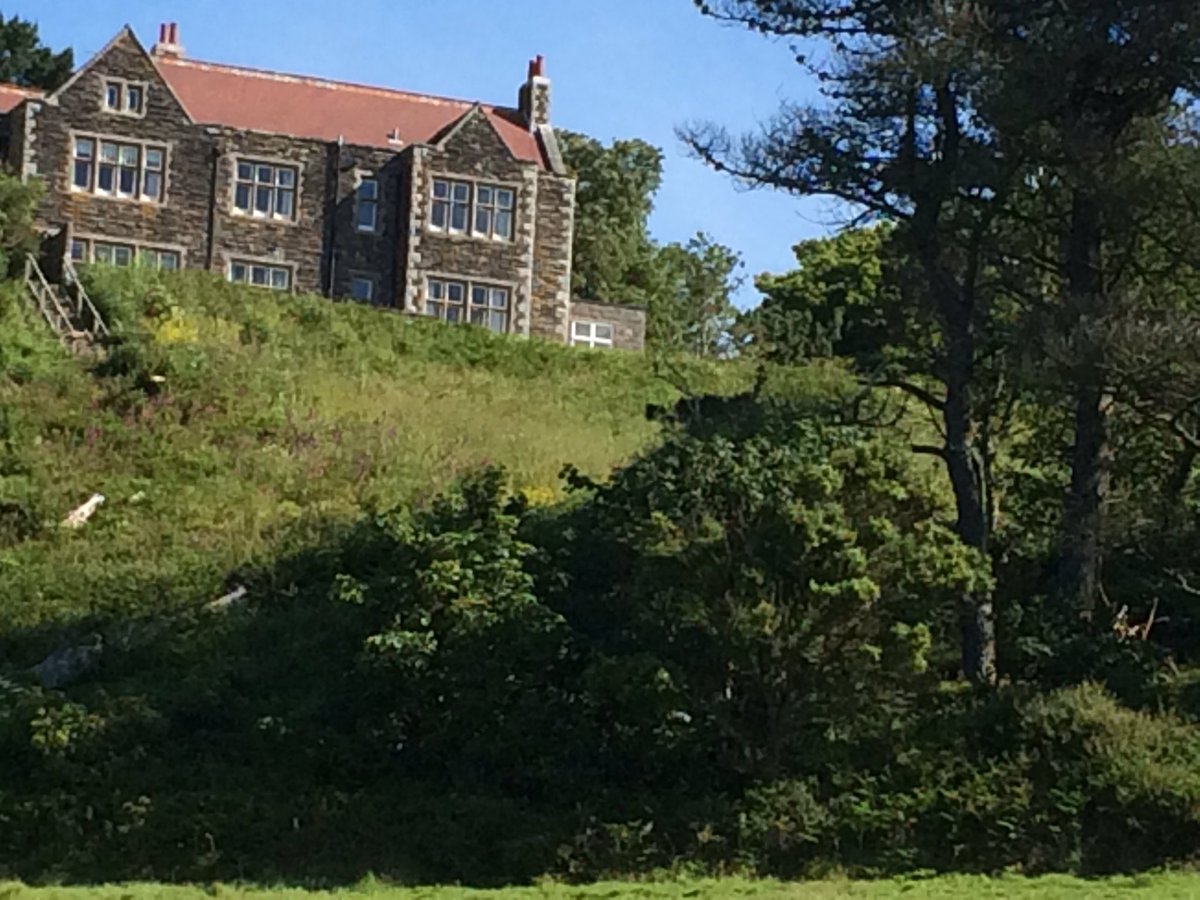 batthouse's tweet photo. Awaiting the arrival of the Hall Grove Year 8 leavers @batthouse @hallgroveschool @hallgrovesport https://t.co/1hpqXdqw3t