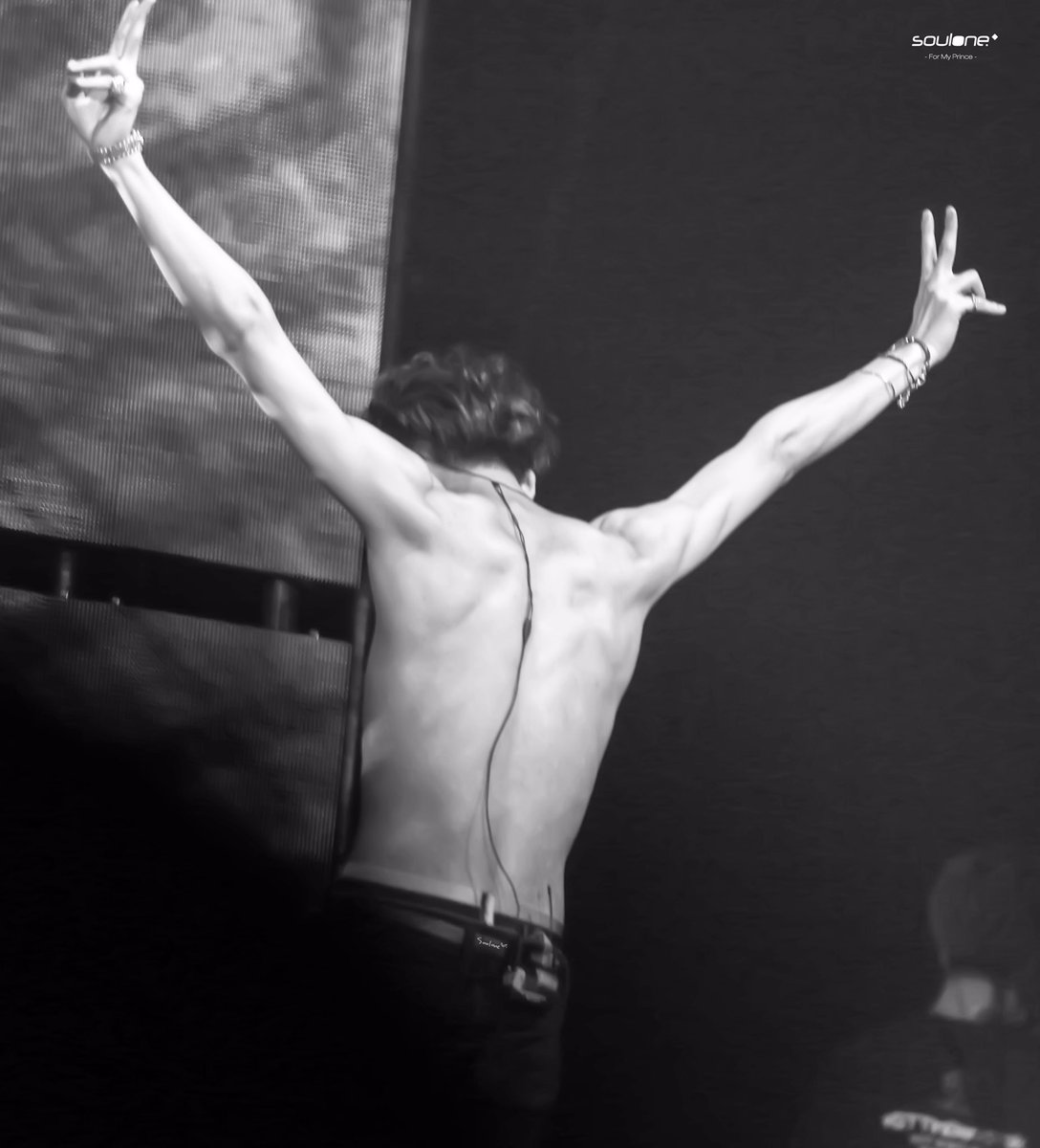 Ssoulone's tweet photo. #BamBam #뱀뱀  #GOT7 #갓세븐 
[HQ]170617 방콕
✌🏻✌🏻 https://t.co/S5YP71o29M
