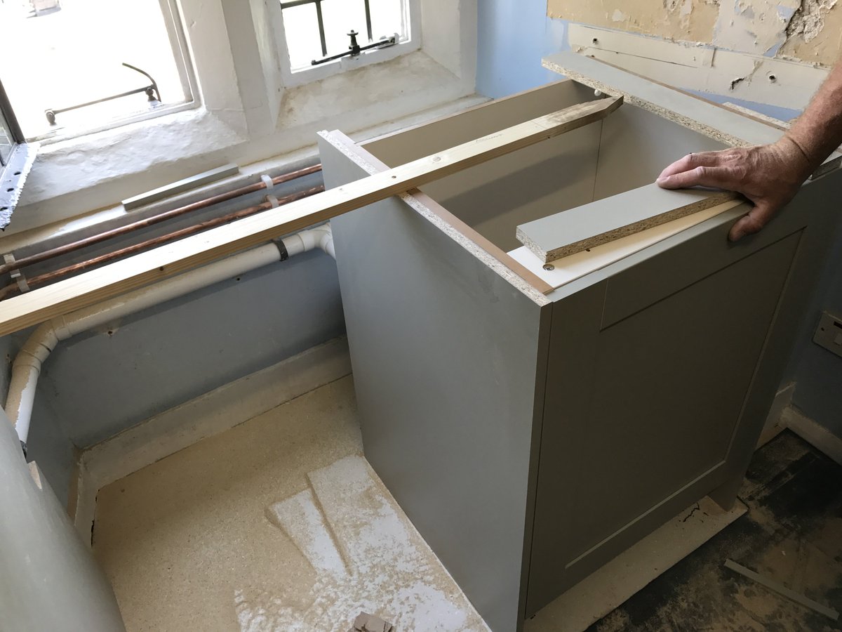 RickRwf's tweet photo. #kitchen fitting in Byward Tower @TowerOfLondon.   Heritage buildings require #ingenious solutions! https://t.co/oFWeiFDtvP