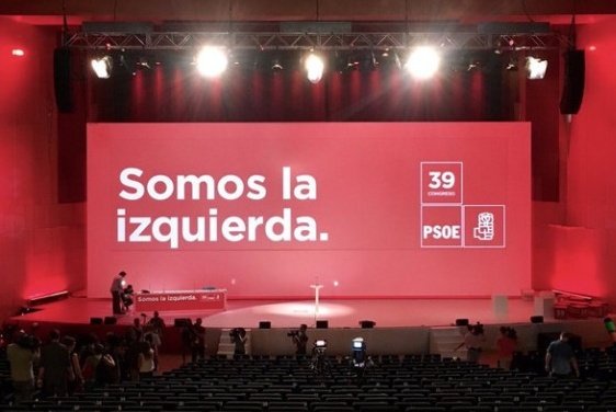 LuchaHistorica's tweet photo. @PSOE por muy grande que lo pongáis no nos engañais.. #SomosLaIzquierda https://t.co/qMLeYZP3nx