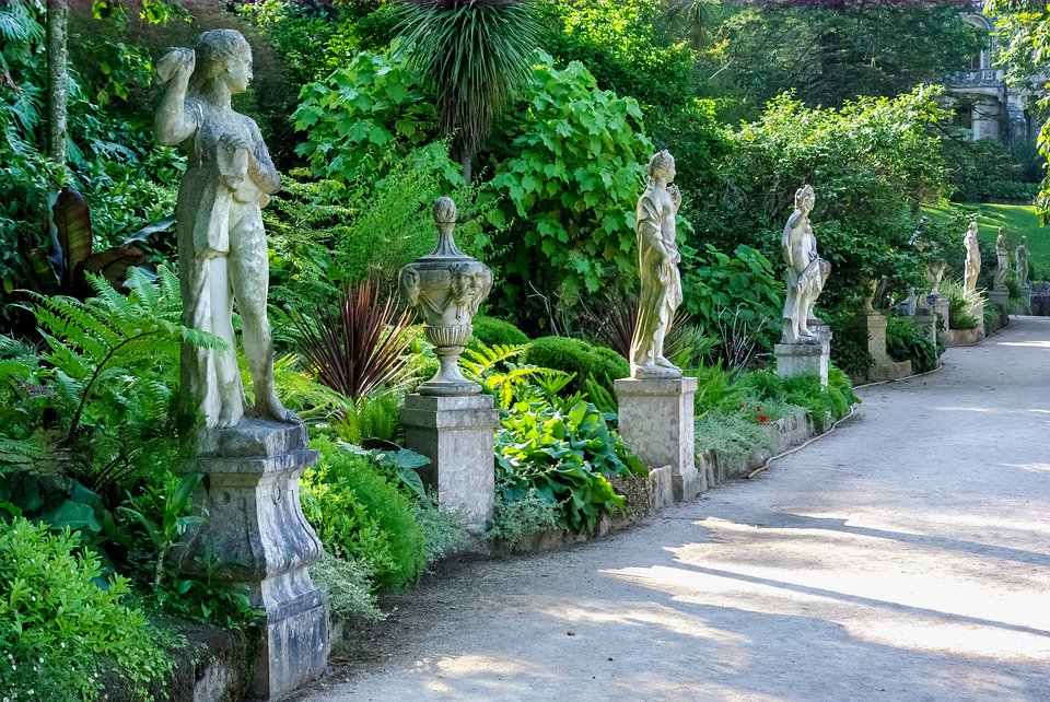 Good Morning, Bom Dia from the lush gardens of Sintra.