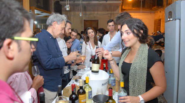 GDS_it's tweet photo. #Inycon , grande successo per la festa del vino a #Menfi https://t.co/W5gwhxnryZ https://t.co/hNRXLsY5Q0