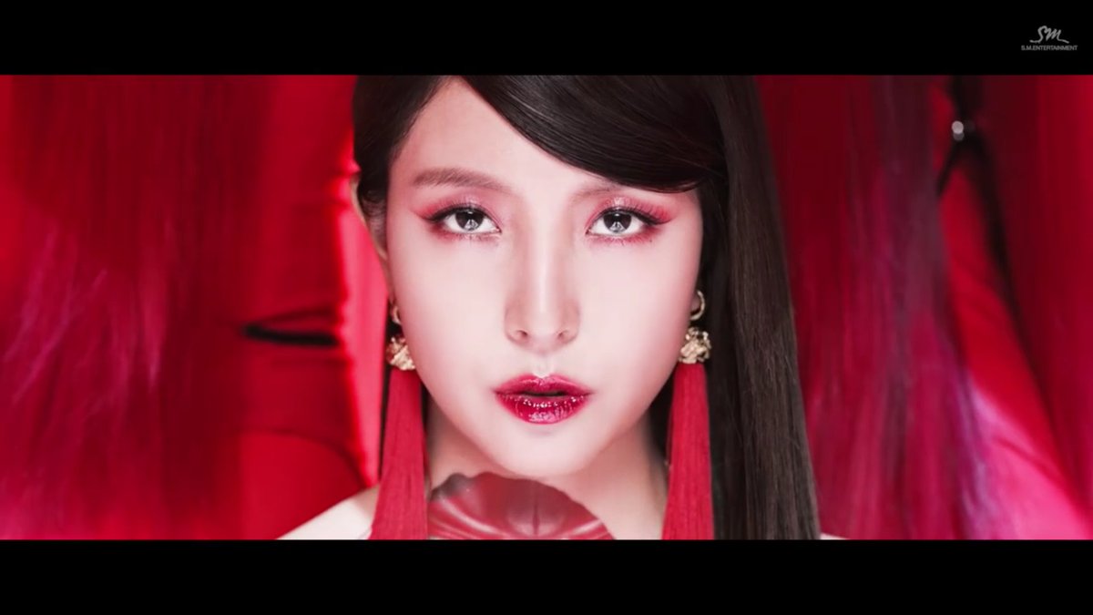 jhopeismyhomie's tweet photo. Wow. What a beautiful look. 😍 #BoA #CAMO  #BoACamo #CAMOMV https://t.co/9fKYEQjpu7