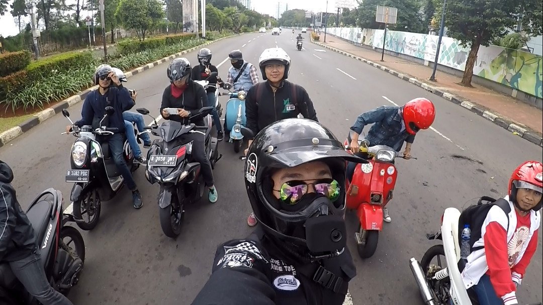 Jekibarr's tweet photo. Senayan kosong #Lebaride https://t.co/sB69qqiTWp